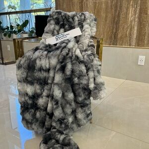 Gray Plush Cloudy Throw Blanket Bedding